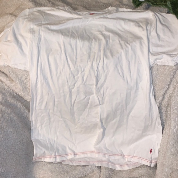 Levi’s Plain White T-shirt with red trim - Picture 1 of 3